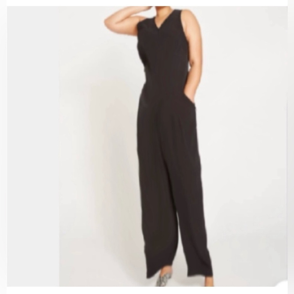 Universal Standard Black V-Neck Wide Leg Sleeveless Crop Jumpsuit Size 10/12